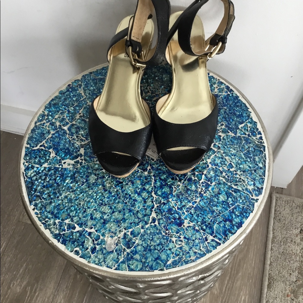 Michael Kors Black Leather Wedge  Size 7.5 $45 - Picture 4 of 9